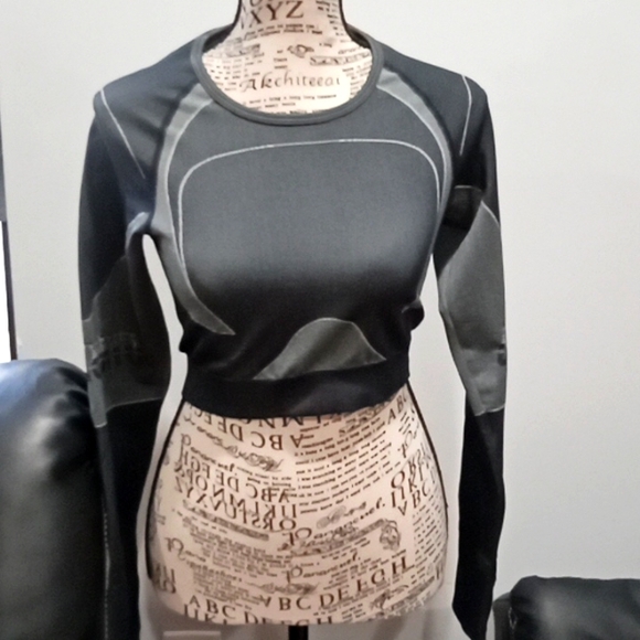 😍🔥🔥🔥NWOT gym shark women's activew9ear crop top😍🔥🔥🔥 - Picture 2 of 9